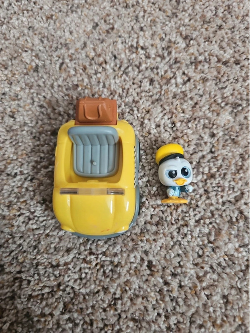 Donald Cabbie Disney Doorables lets go cars